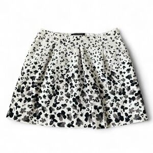 Banana Republic Black & White Floral Pleated Mini Skirt Size 2 Petite